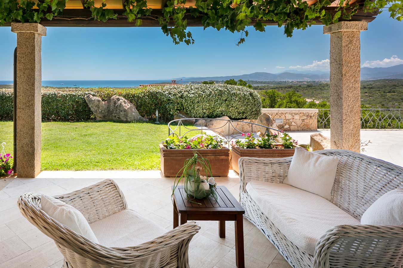 Villa Sarda - Mediterranien Real Estate with a swimming pool on Sardinia, Italia