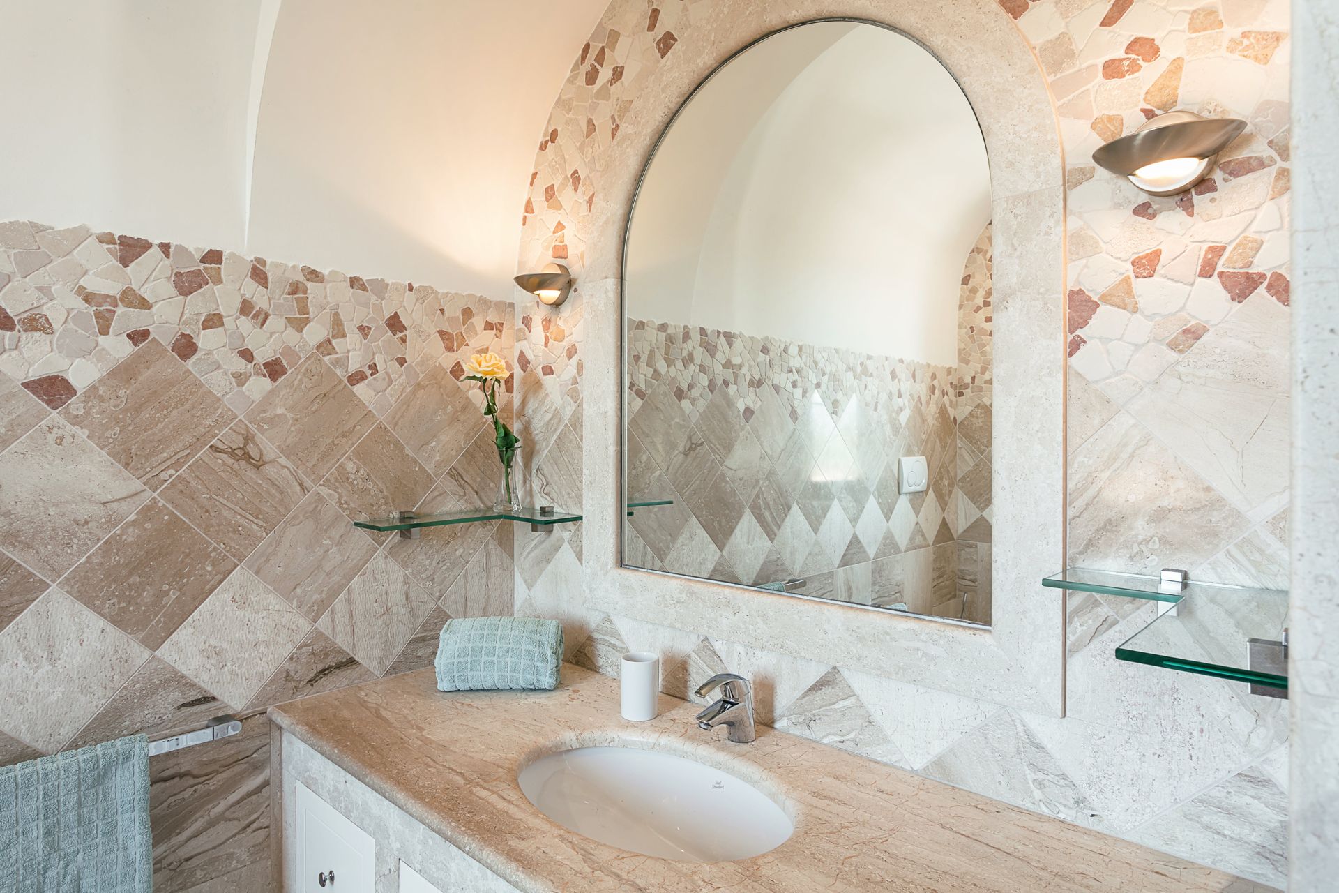 Bagno della camera matrimoniale al piano superiore