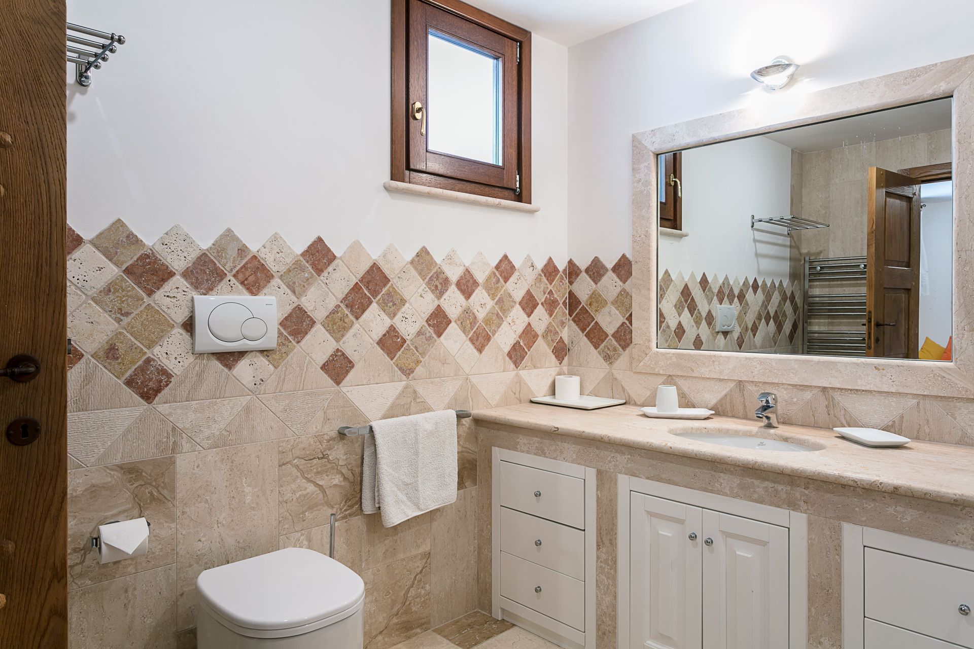 Bagno della camera matrimoniale al piano inferiore