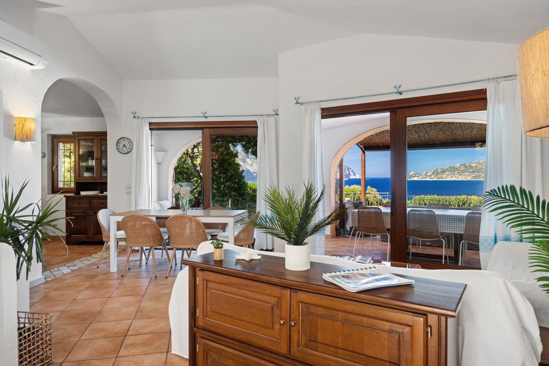Soggiorno di Villa Molara con vista mare